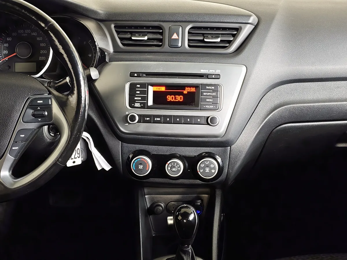 Kia Rio 1.6 6MT (123 л.с.) Серебристый в АВИЛОН. Слайд №15