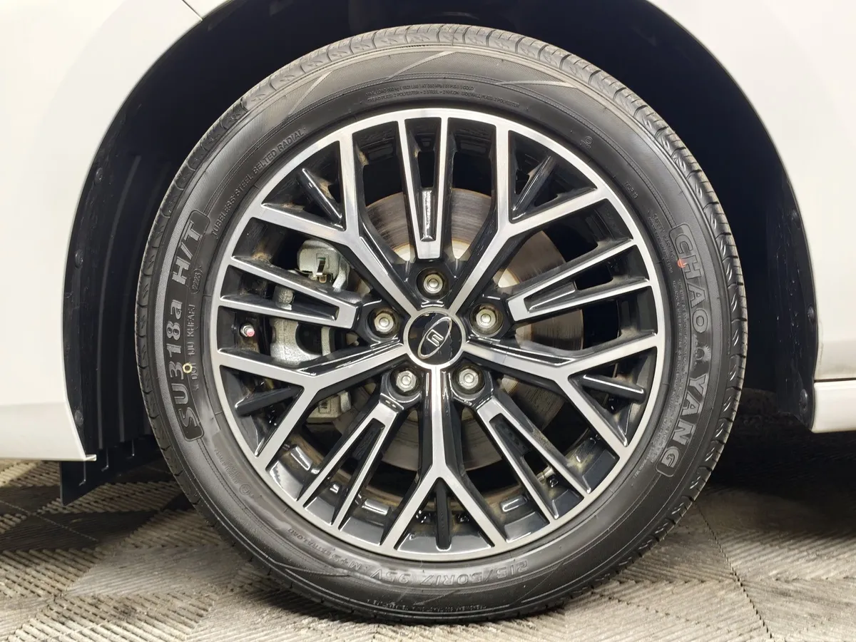 Москвич 6 1.5T CVT 2WD (136 л.с.) Business Белый в АВИЛОН. Слайд №8