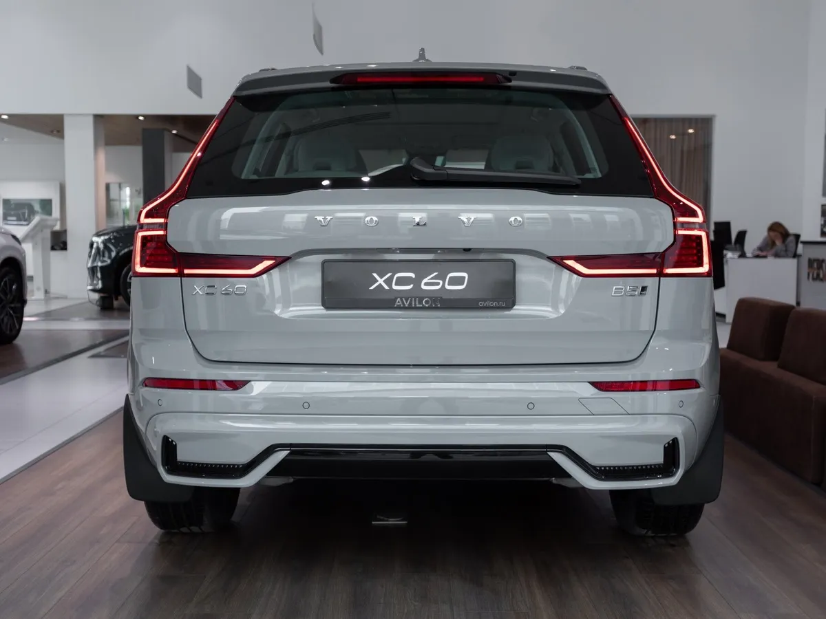 Volvo XC60 2.0 B5 8AT AWD (250 л.с.) Ultra Dark Серый в АВИЛОН. Слайд №4