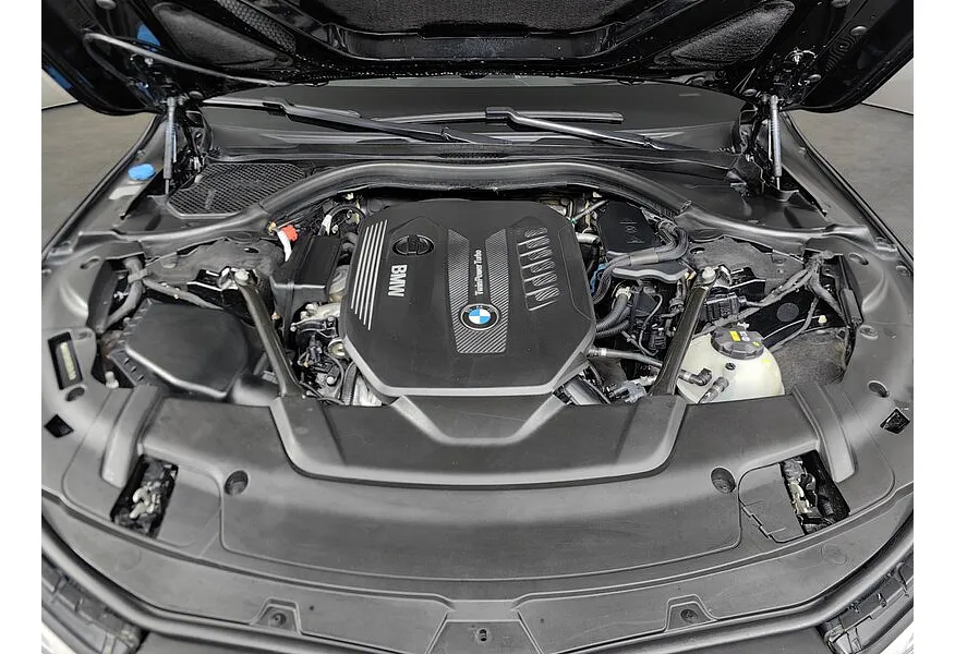 BMW 7 серия 740Ld xDrive AT (320 л.с.) Pure Excellence Черный в АВИЛОН. Слайд №13