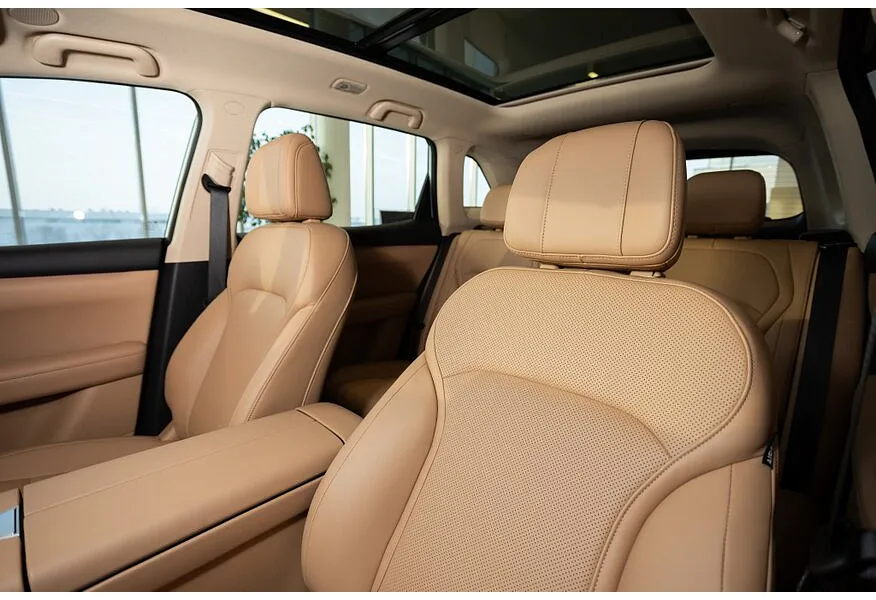 EVOLUTE i-SPACE 1.5 CVT AWD (218 л.с.) (5 мест) Черный в АВИЛОН. Слайд №9