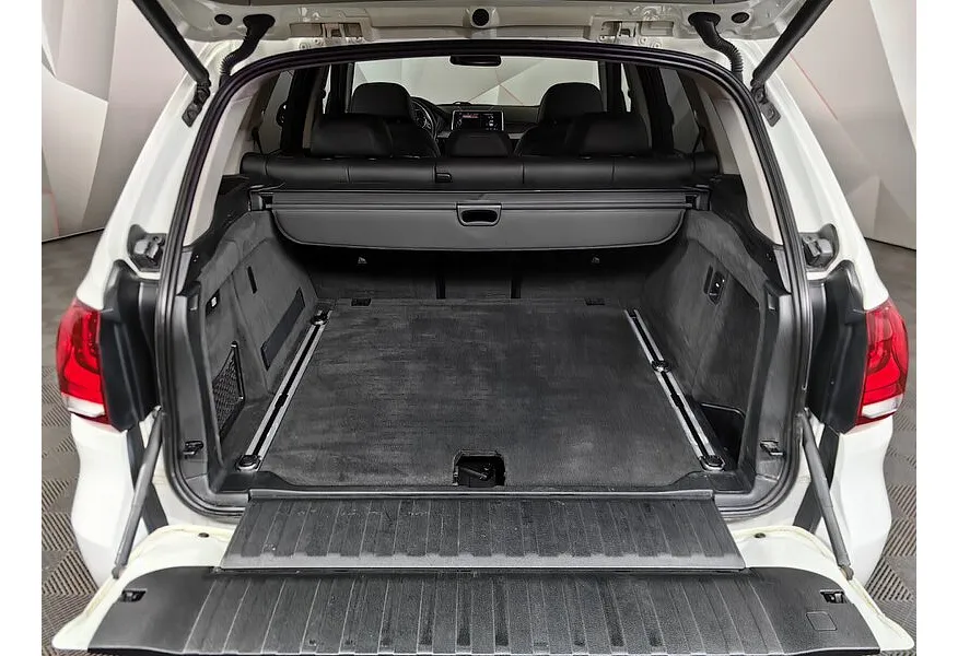 BMW X5 xDrive35i Steptronic (306 л.с.) Белый в АВИЛОН. Слайд №9
