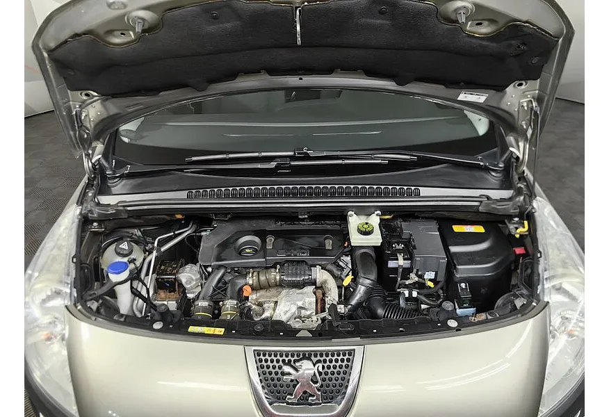 Peugeot 3008 1.6 e-HDi ETG (115 л.с.) Бежевый в АВИЛОН. Слайд №11