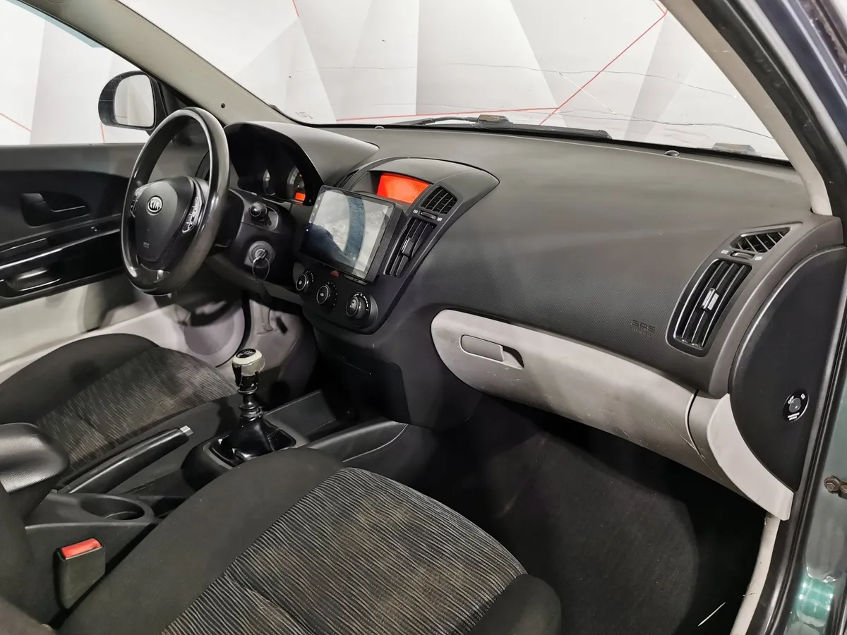 Kia Ceed 1.4 MT (109 л.с.) Зеленый в АВИЛОН. Слайд №12