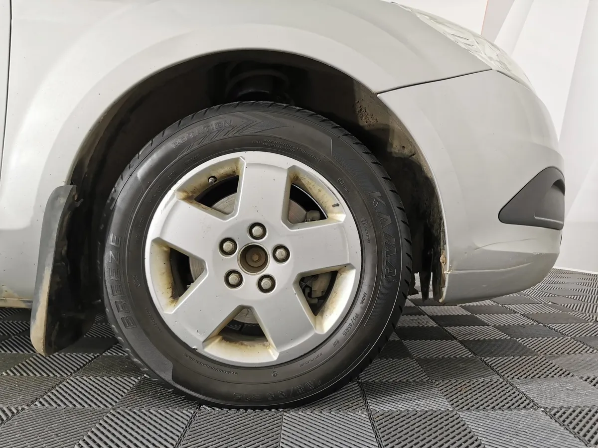 Ford Focus 1.6 MT (101 л.с.) Comfort Серебристый в АВИЛОН. Слайд №9