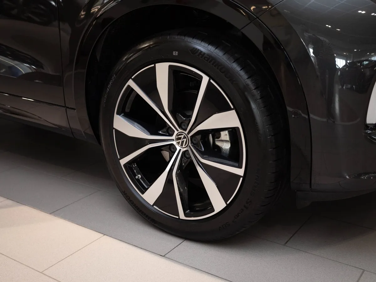 Volkswagen Tavendor 2.0TSI DSG 4WD (220 л.с.) R-Line Cruise Edition Серый в АВИЛОН. Слайд №16
