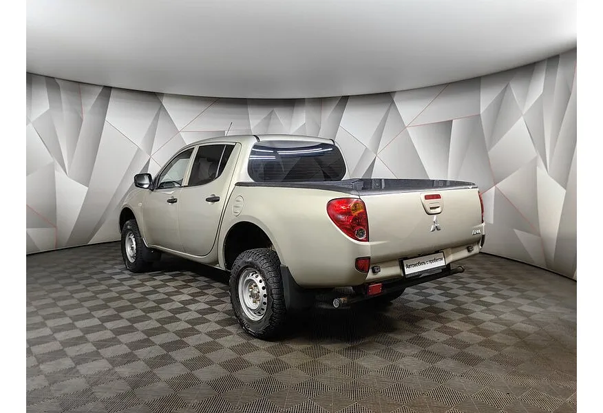 АВИЛОН - Mitsubishi L200 2.5 DI-D MT 4WD (136 л.с.) Бежевый - slide 6