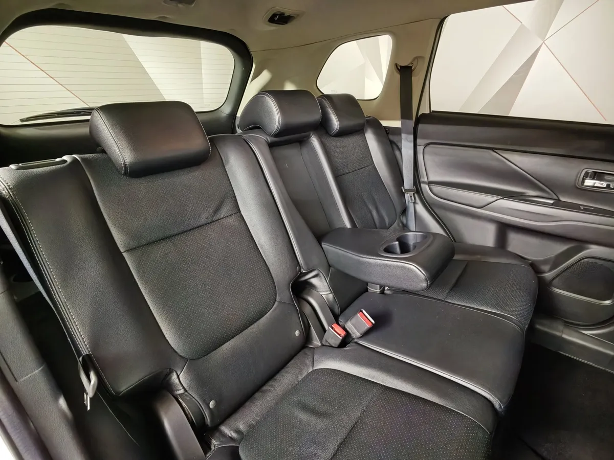 Mitsubishi Outlander 2.0 CVT 4WD (146 л.с.) Instyle E29 Белый в АВИЛОН. Слайд №17
