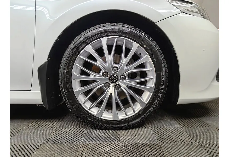 Toyota Camry 2.5 AT (181 л.с.) Классик Белый в АВИЛОН. Слайд №9