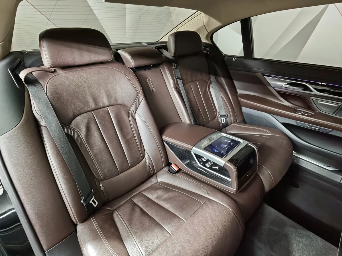 BMW 7 серия 730Ld xDrive Steptronic (249 л.с.) Base Локальная сборка Черный в АВИЛОН. Слайд №15