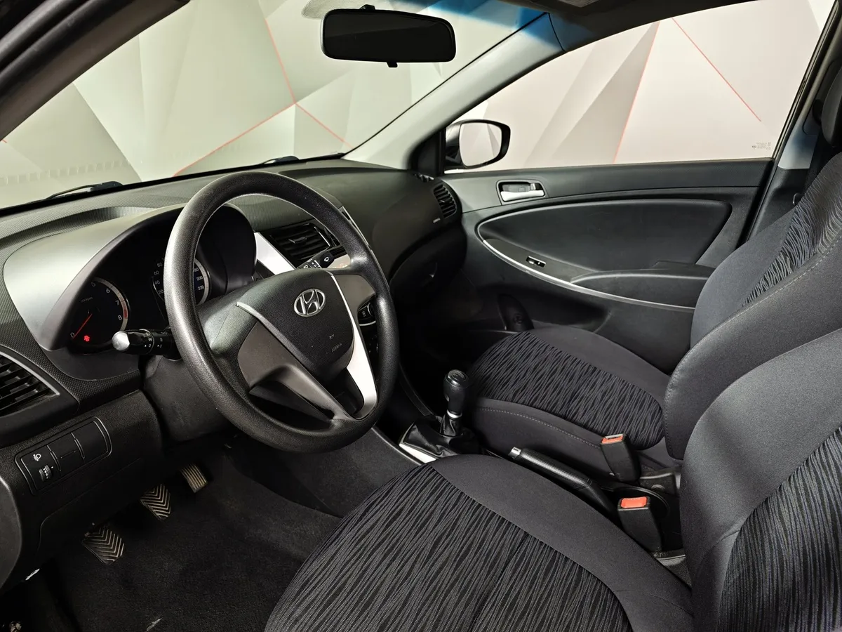 Hyundai Solaris 1.4 MT (107 л.с.) Comfort Черный в АВИЛОН. Слайд №19