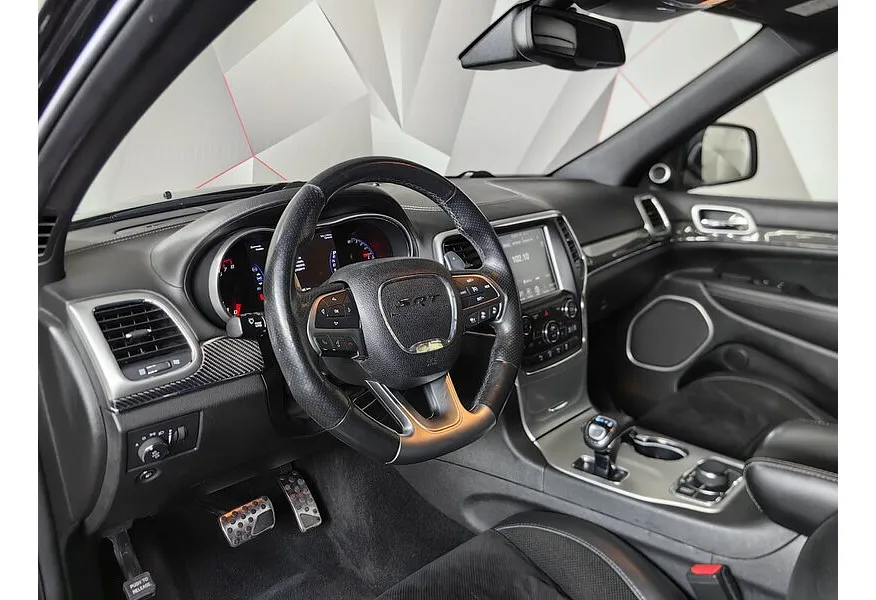 Jeep Grand Cherokee 6.4 AT SRT-8 (468 л.с.) Черный в АВИЛОН. Слайд №18