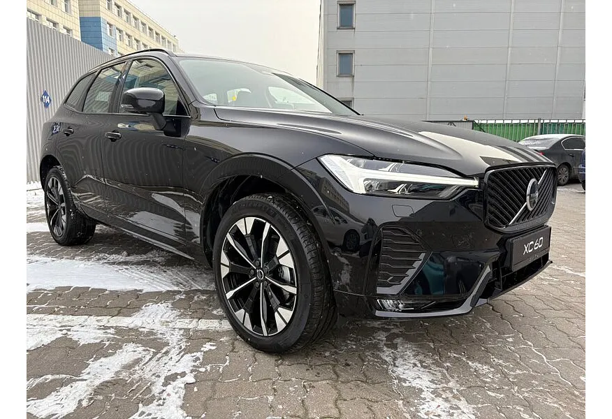 Volvo XC60 2.0 B5 8AT AWD (250 л.с.) Ultra Dark Черный в АВИЛОН. Слайд №2