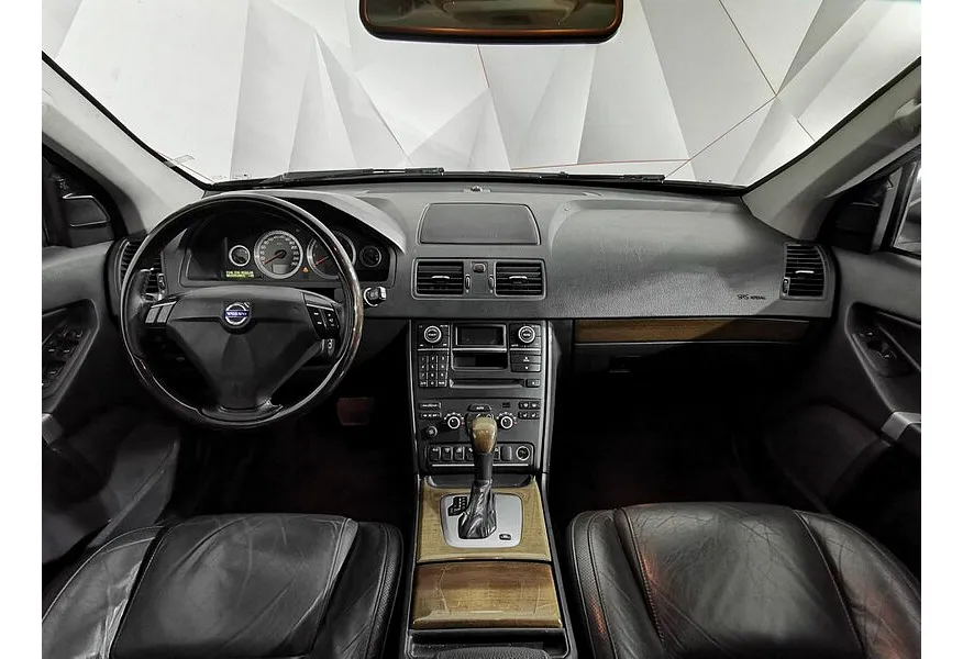 Volvo XC90 2.5 T5 Geartronic AWD (5 мест) (210 л.с.) Черный в АВИЛОН. Слайд №14