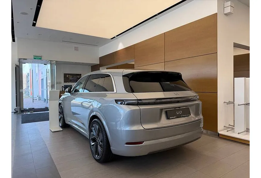 Li Auto L7 1.5 AT 4WD (449 л.с.) Ultra Серебристый в АВИЛОН. Слайд №4