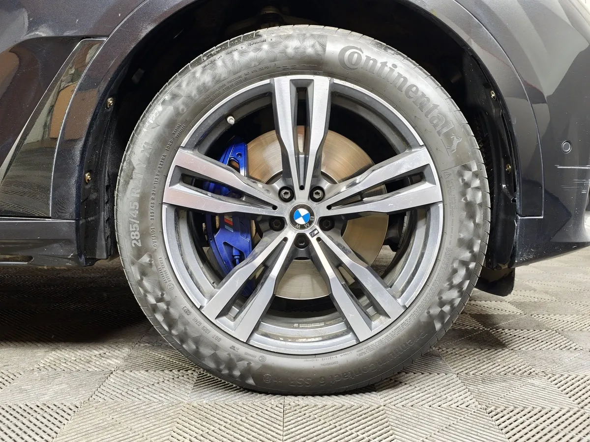 BMW X7 xDrive40i Steptronic (340 л.с.) Черный в АВИЛОН. Слайд №7