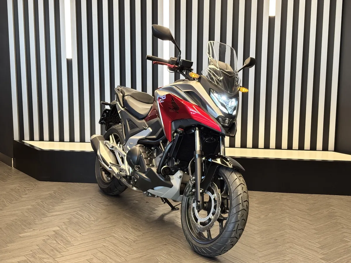 Honda NC750 X 750 см³ (59 л.с.) (59) 750 Красный в АВИЛОН. Слайд №2