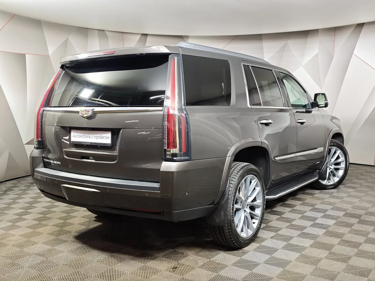 Cadillac Escalade 6.2 V8 АТ 4WD (426 л.с.) Коричневый в АВИЛОН. Слайд №2