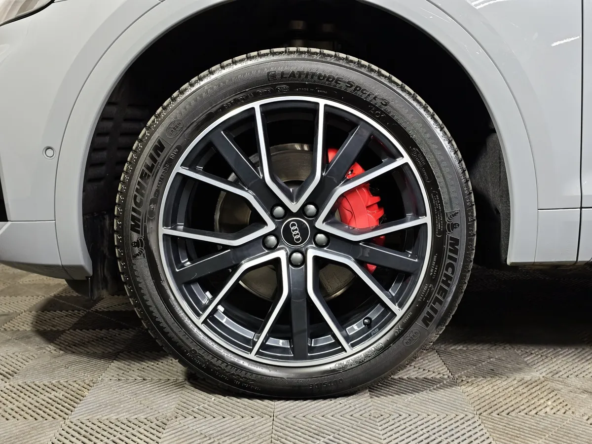 Audi Q5 L 2.0 TFSI S tronic quattro (245 л.с.) Luxury Dynamic Серый в АВИЛОН. Слайд №9
