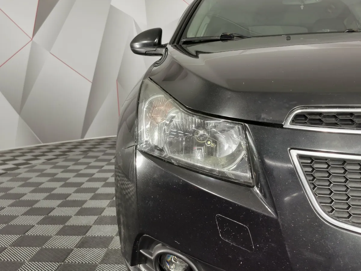 Chevrolet Cruze 1.8 MT (141 л.с.) Черный в АВИЛОН. Слайд №10