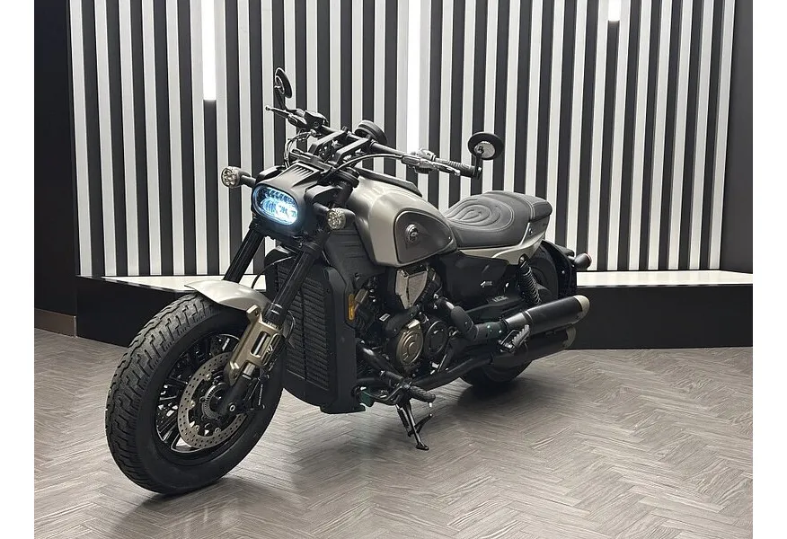 АВИЛОН - QJMOTOR SRV 600V 561 см³ (68 л.с.) (68) 561 Серебристый - slide 8943284