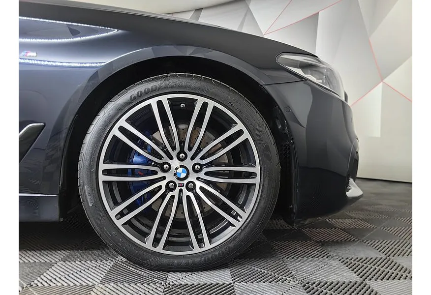 BMW 5 серия 530d xDrive Steptronic (249 л.с.) M Sport Pro Черный в АВИЛОН. Слайд №7