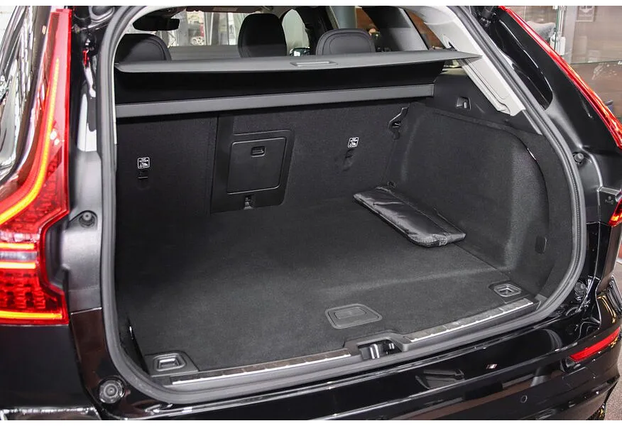 АВИЛОН - Volvo XC60 2.0 B5 8AT AWD (300 л.с.) Plus Черный - slide 13