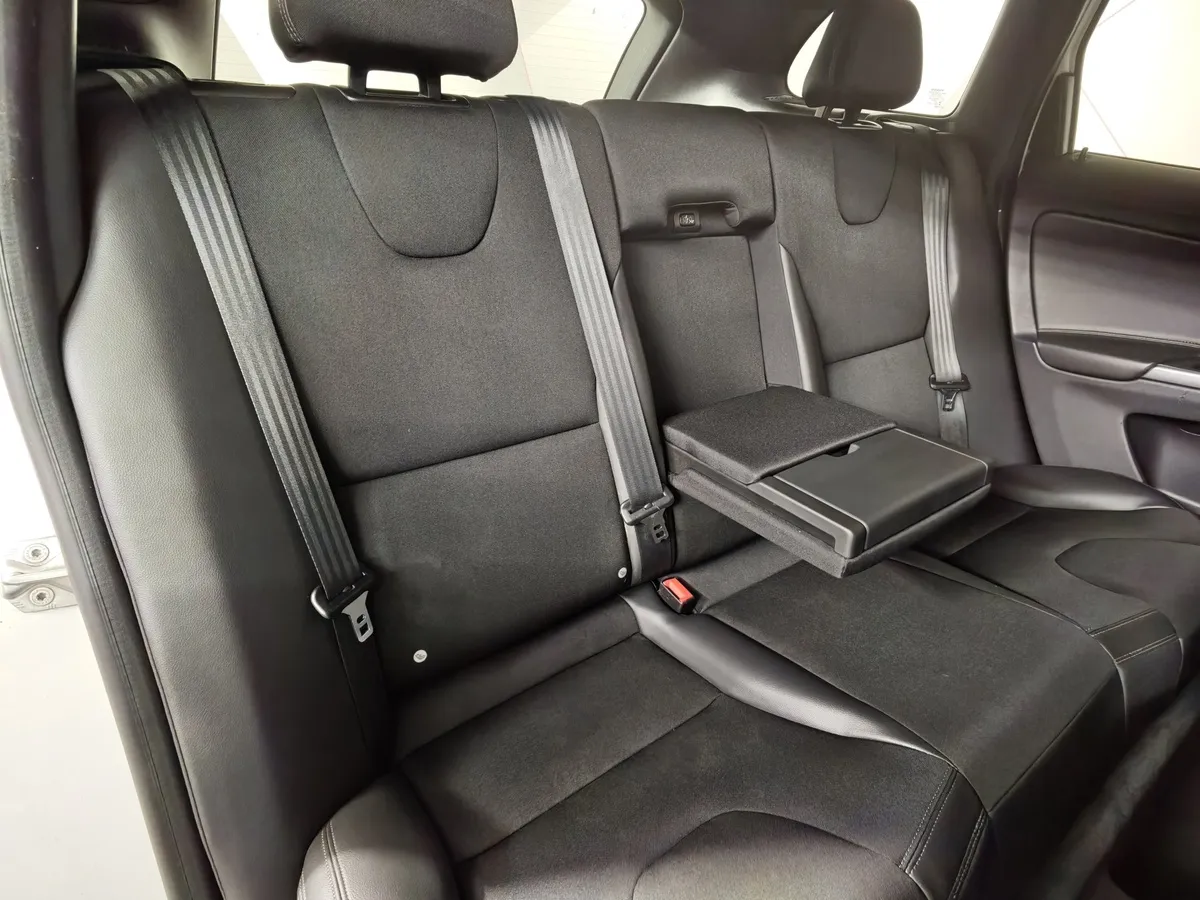 Volvo XC60 2.4 D4 Geartronic AWD (190 л.с.) Белый в АВИЛОН. Слайд №17