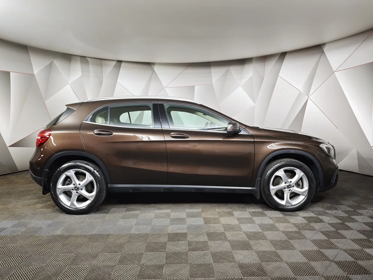 Mercedes-Benz GLA 250 7G-DCT 4MATIC (211 л.с.) Особая серия Коричневый в АВИЛОН. Слайд №6
