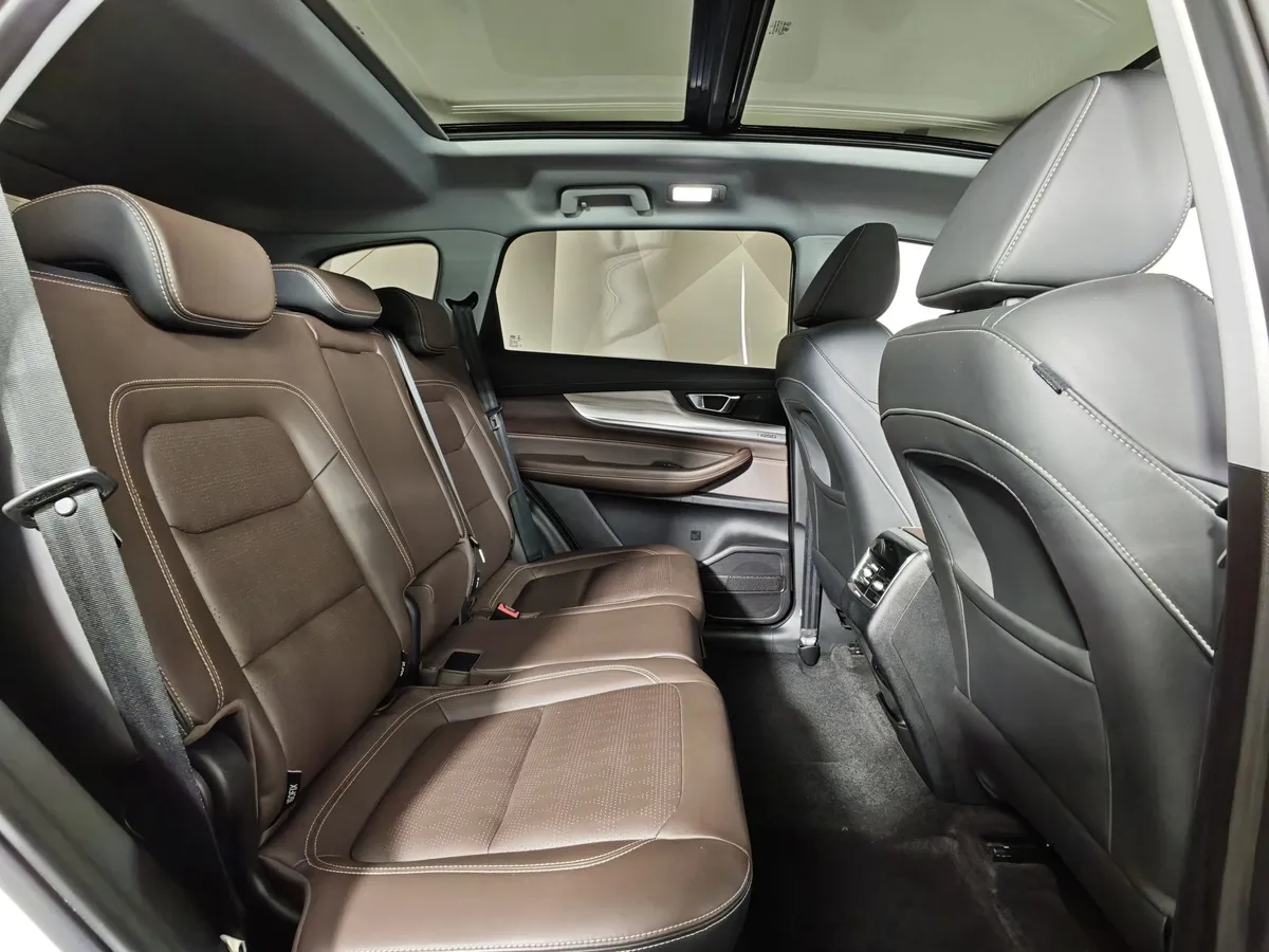 Chery Tiggo 8 Pro 1.6 TGDI DCT7 (186 л.с.) Highline (пакет Ultimate) Белый в АВИЛОН. Слайд №16