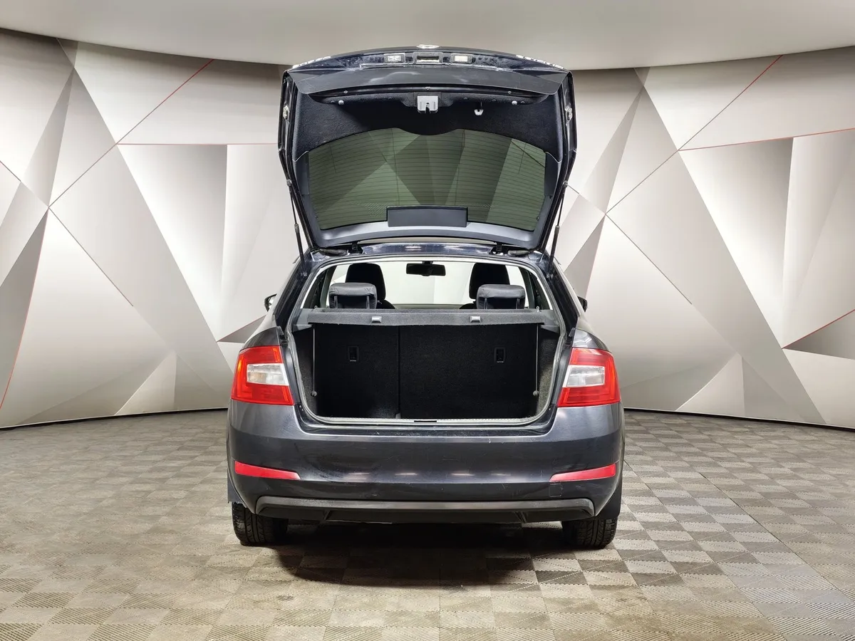 Skoda Octavia 1.6 MPI AT (110 л.с.) Черный в АВИЛОН. Слайд №12