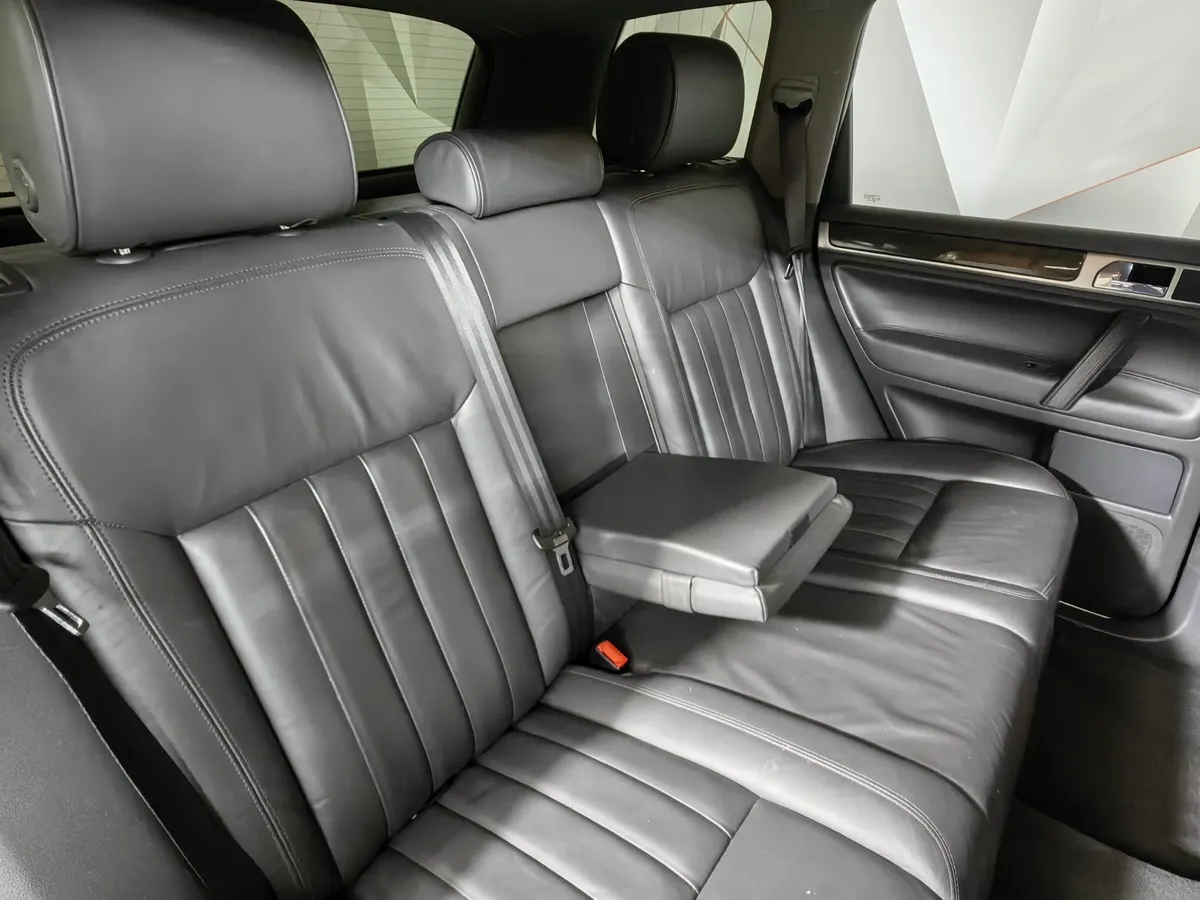 Volkswagen Touareg 4.2 Tiptronic (310 л.с.) Черный в АВИЛОН. Слайд №17