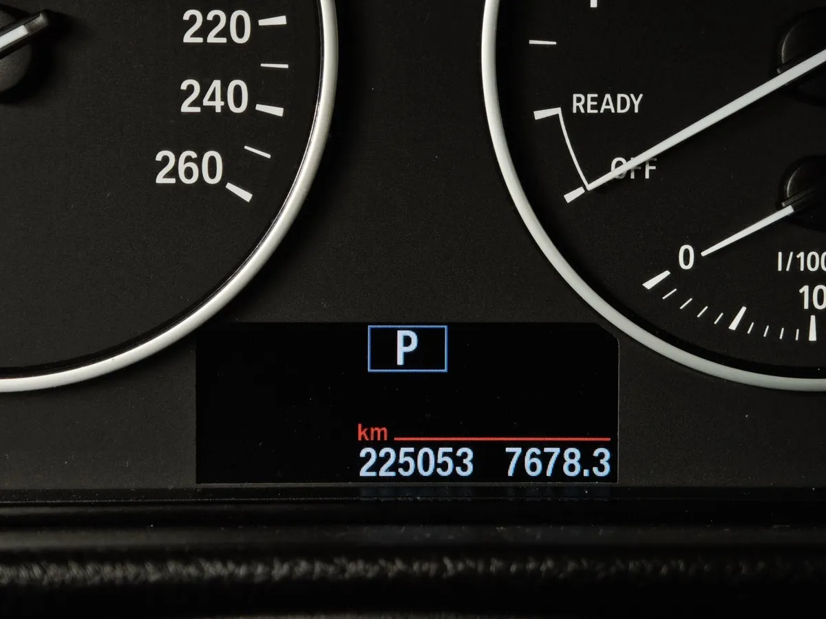 BMW 3 серия 318i AT (136 л.с.) Серый в АВИЛОН. Слайд №13