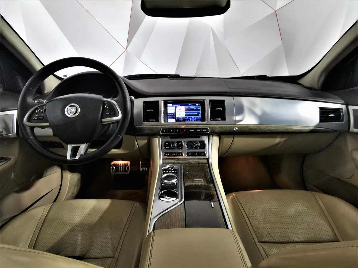 Jaguar XF 2.0 AT (240 л.с.) Luxury Коричневый в АВИЛОН. Слайд №12