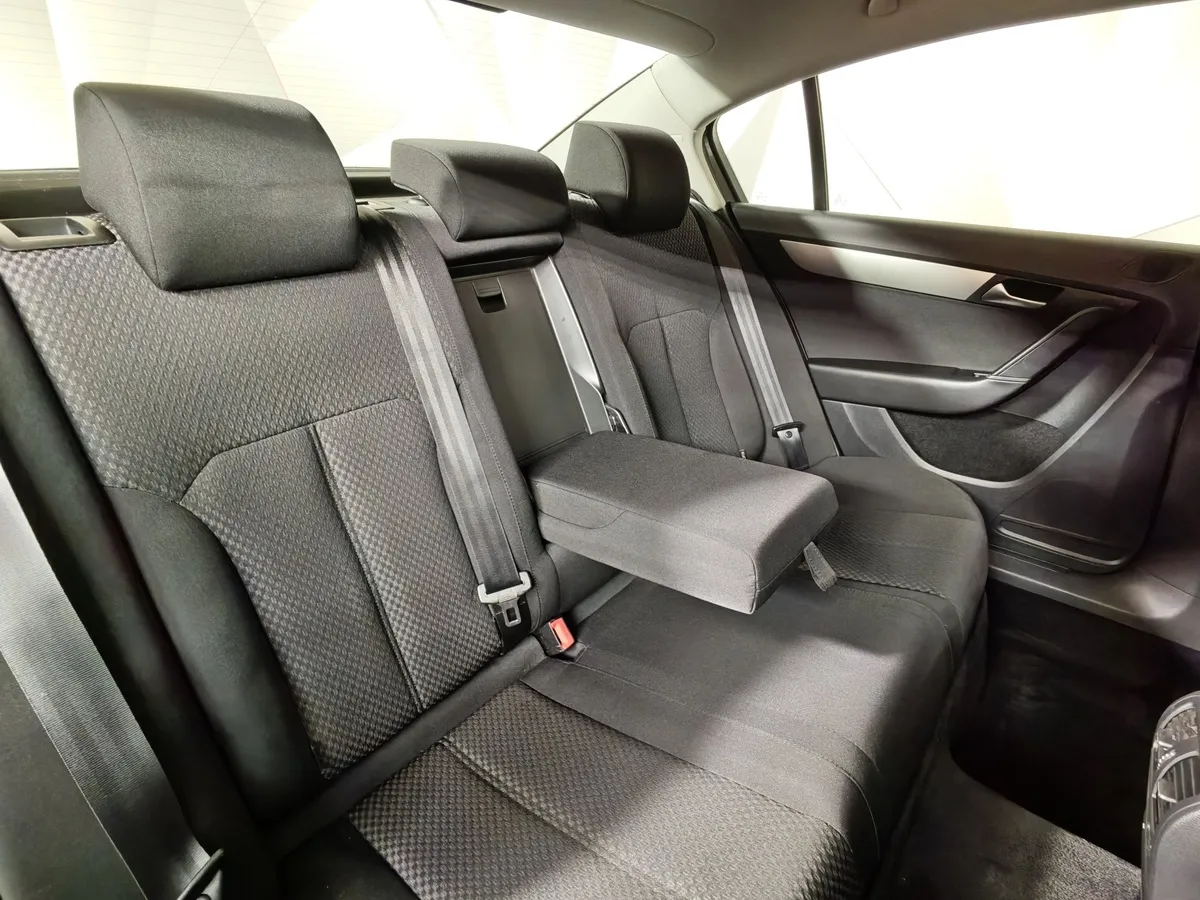 Volkswagen Passat 1.8 TSI MT (152 л.с.) Trendline Коричневый в АВИЛОН. Слайд №17