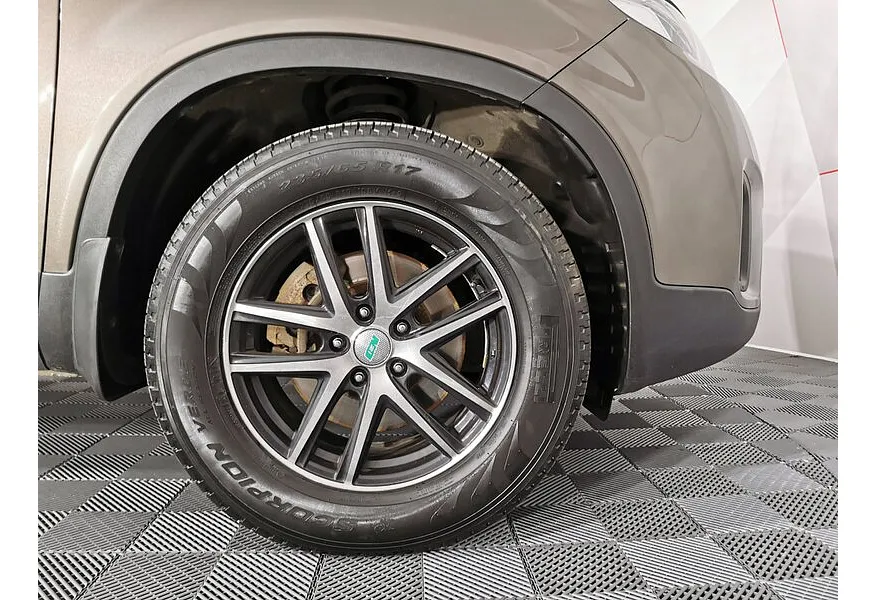 Kia Sorento 2.4 AT 4WD (175 л.с.) Premium Бежевый в АВИЛОН. Слайд №17
