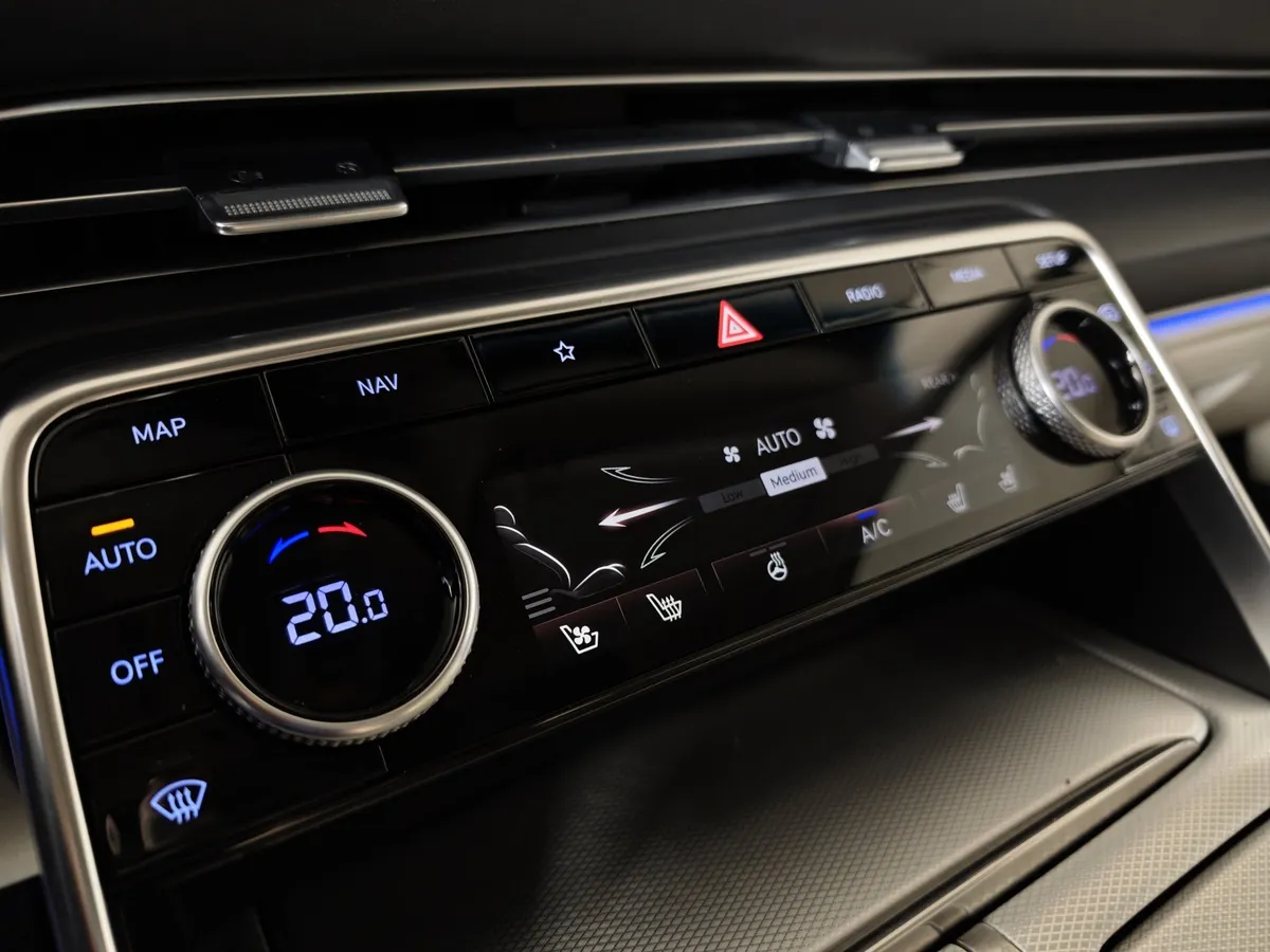 Genesis GV80 2.5 T-GDI 8AT 4WD (249 л.с.) Premium + Comfort Черный в АВИЛОН. Слайд №21
