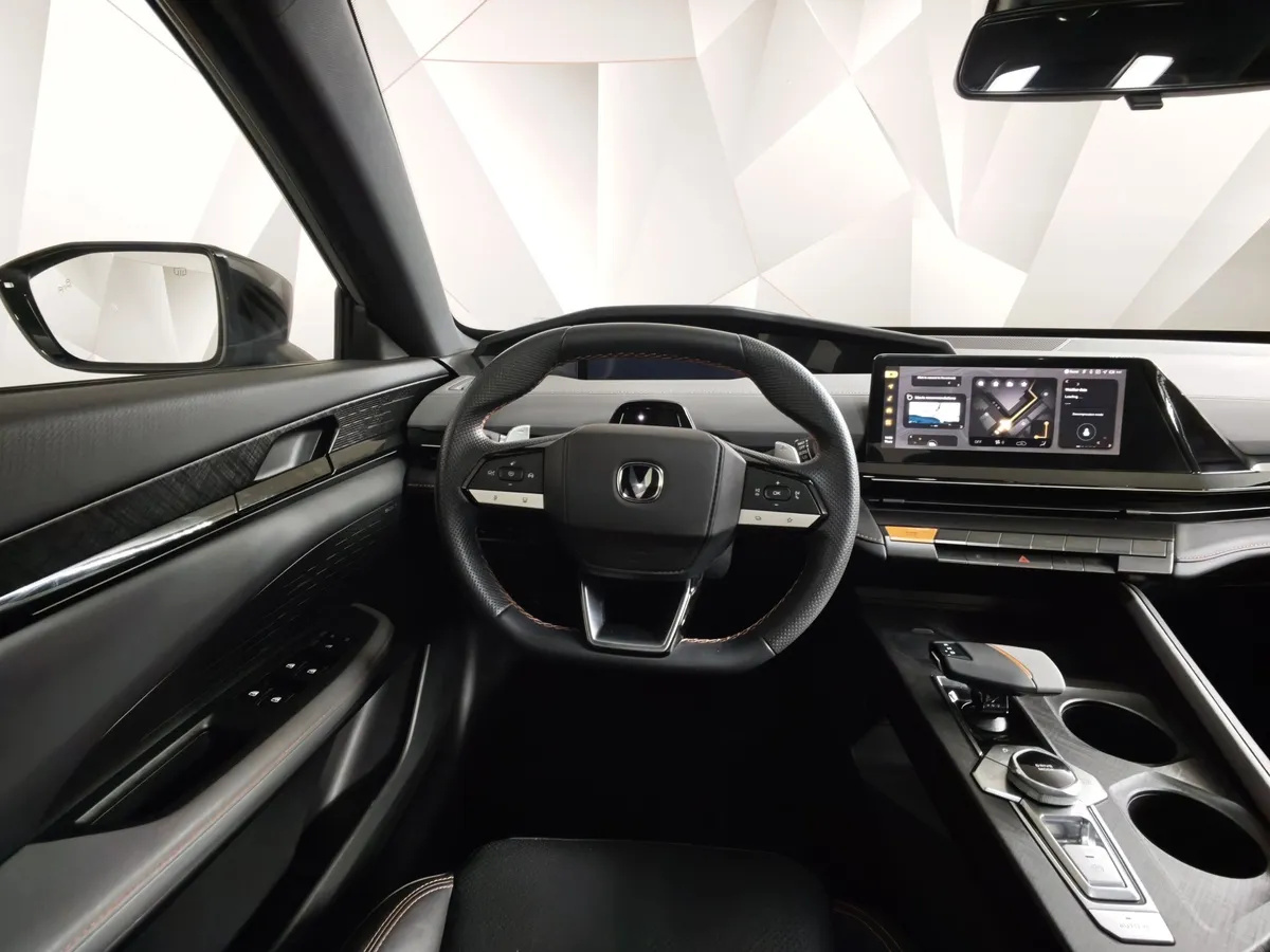 Changan UNI-V 1.5 AMT (181 л.с.) DLX Белый в АВИЛОН. Слайд №19