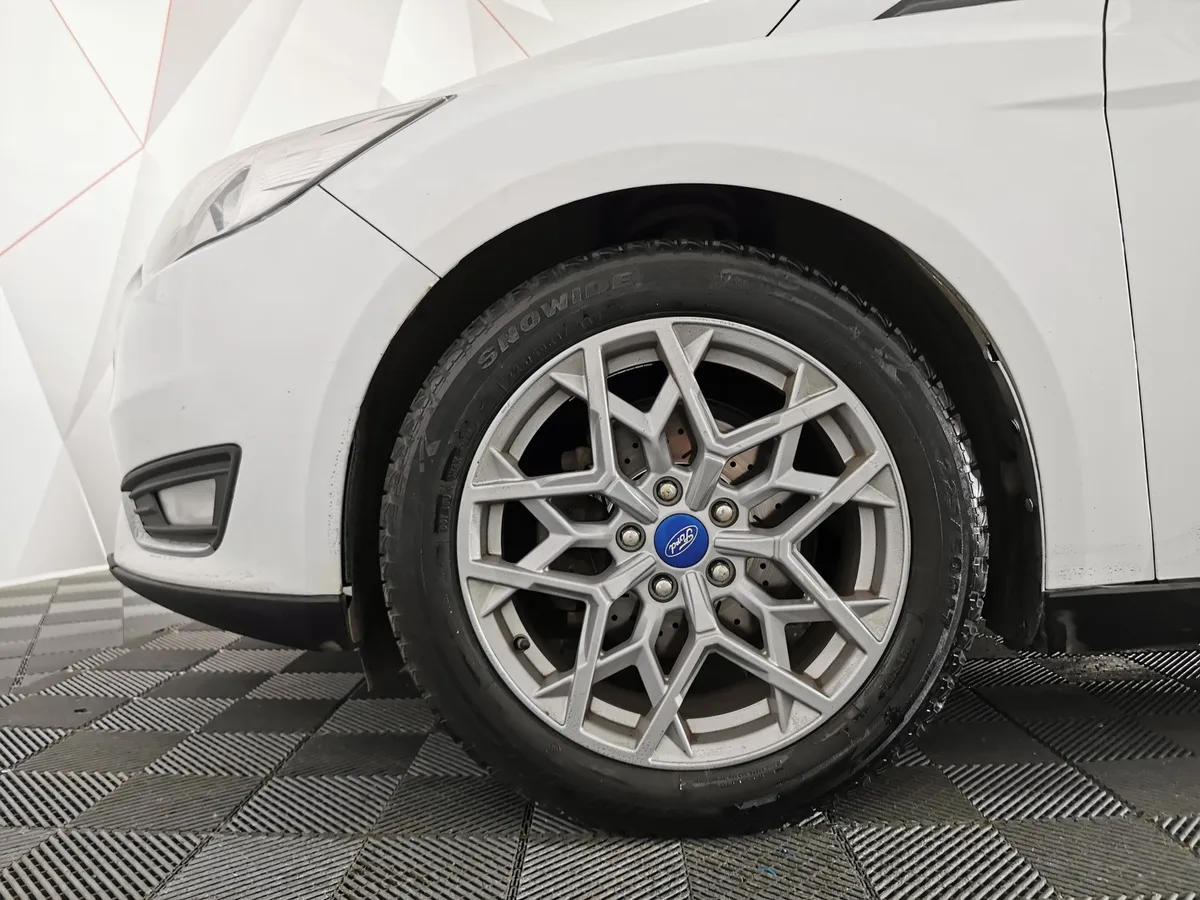 Ford Focus 1.6 Ti-VCT PowerShift (105 л.с.) SYNC Edition Белый в АВИЛОН. Слайд №9