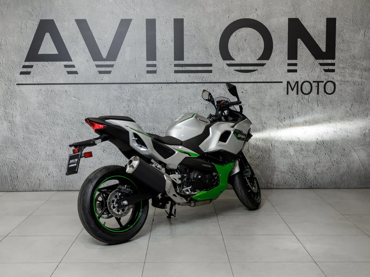 Kawasaki Ninja 7 Hybrid 450 см³ (69 л.с.) 450 Серебристый в АВИЛОН. Слайд №8