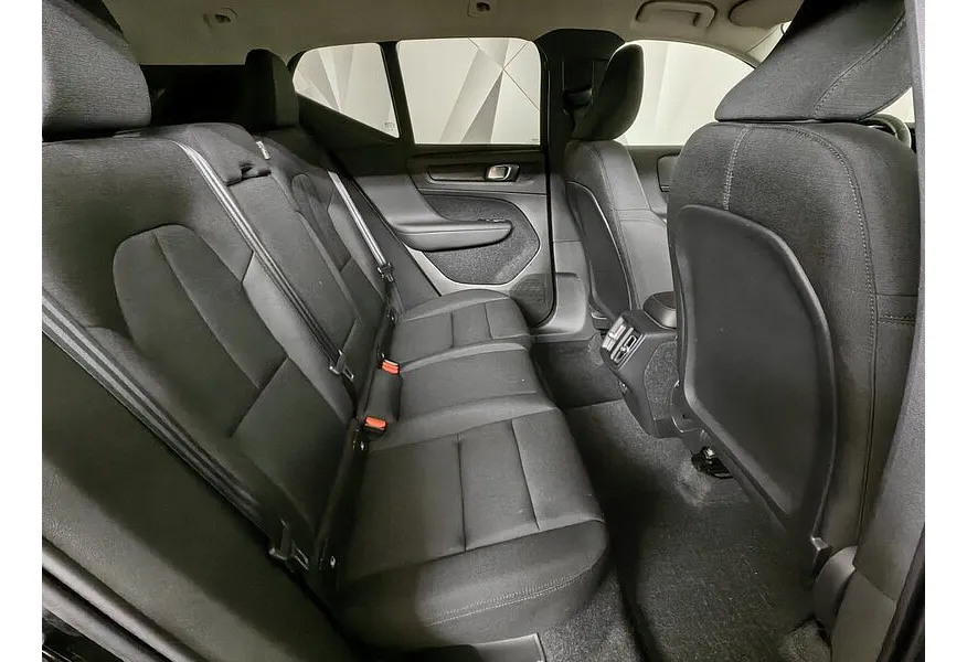 Volvo XC40 2.0 T4 Drive-E AT AWD (190 л.с.) Momentum Черный в АВИЛОН. Слайд №14