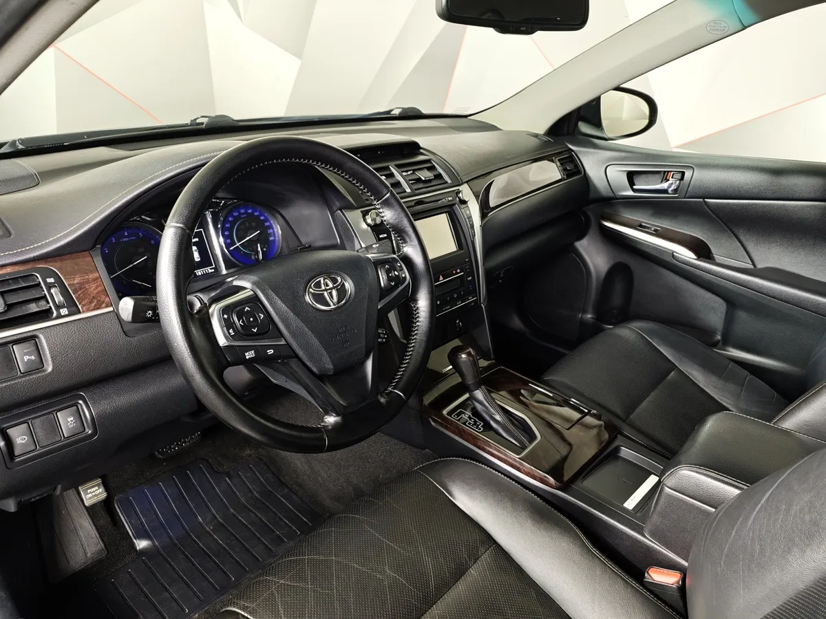 Toyota Camry 2.5 AT (181 л.с.) Черный в АВИЛОН. Слайд №19