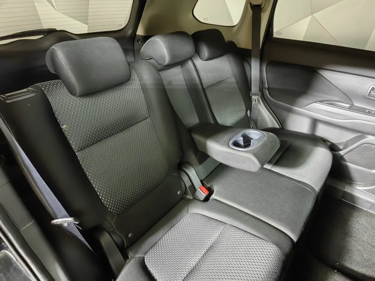 Mitsubishi Outlander 2.0 CVT (146 л.с.) Invite Черный в АВИЛОН. Слайд №17