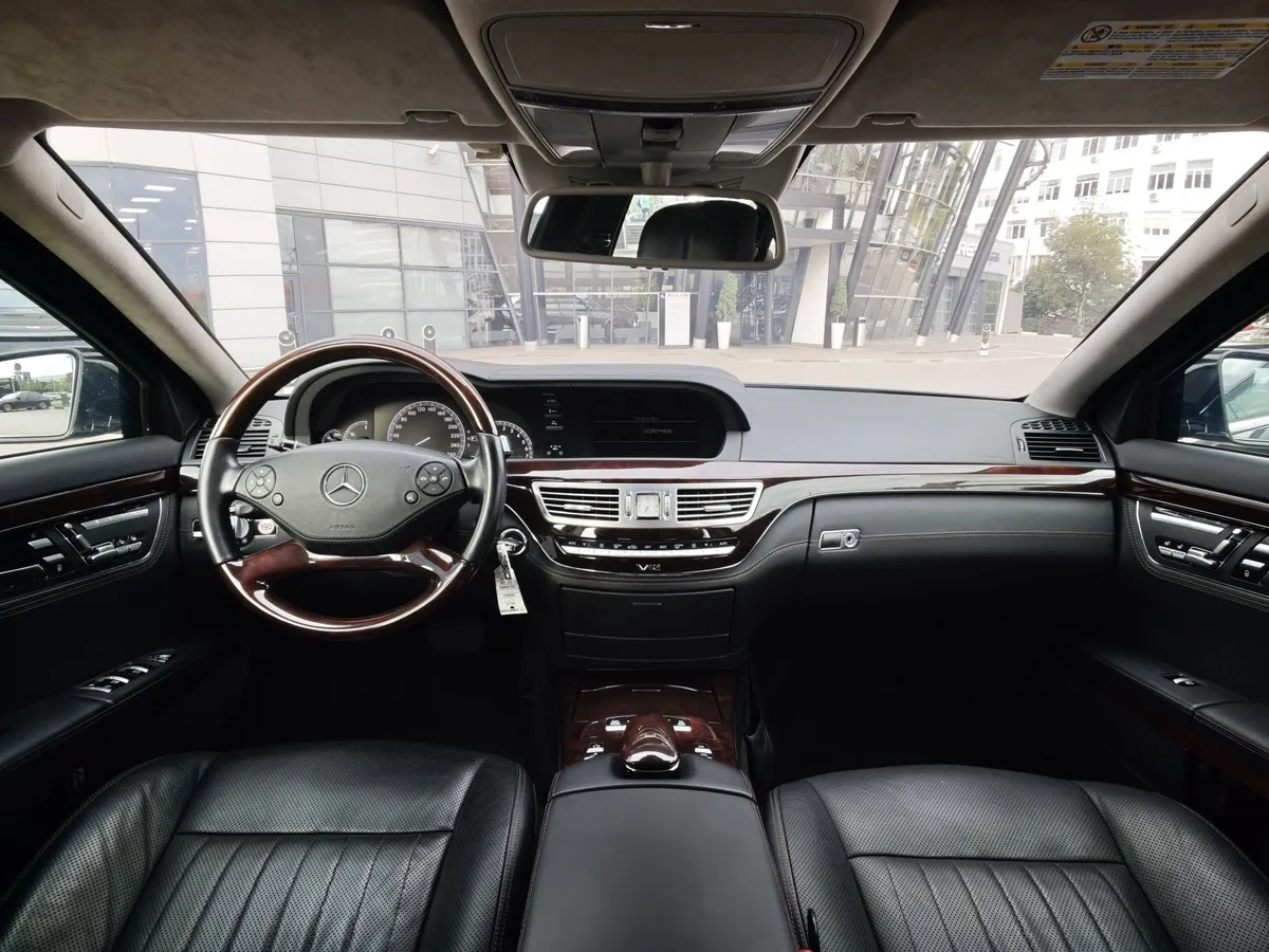 Mercedes-Benz S-Класс S 600 5G-Tronic длинная база (517 л.с.) Черный в АВИЛОН. Слайд №10