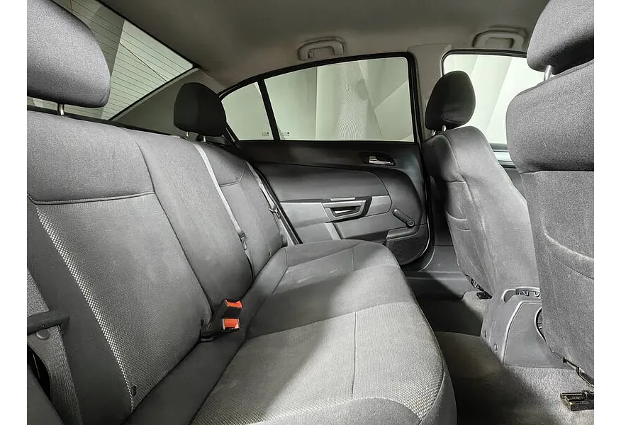 Opel Astra 1.8 AT (140 л.с.) base Белый в АВИЛОН. Слайд №14