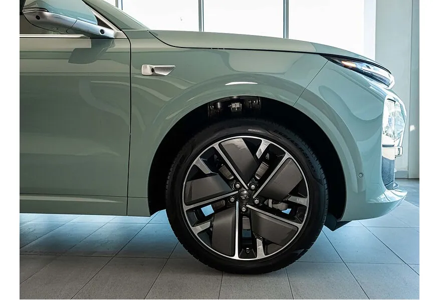 Li Auto L6 1.5 AT 4WD (150 л.с.) Pro Голубой в АВИЛОН. Слайд №16