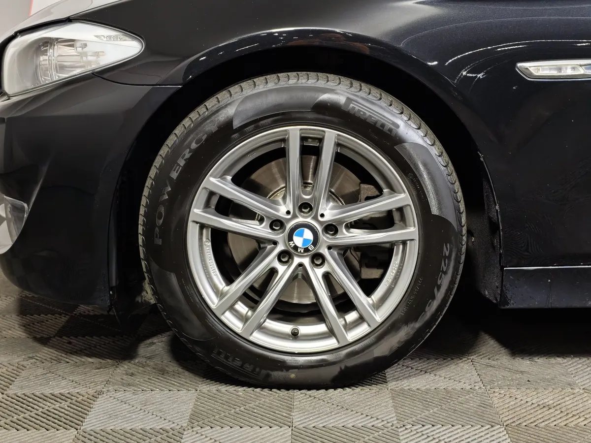 BMW 5 серия 520i AT (184 л.с.) Черный в АВИЛОН. Слайд №7