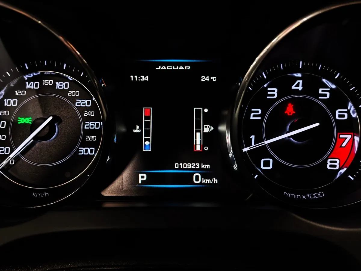 Jaguar F-Type 3.0 V6 AT (340 л.с.) Черный в АВИЛОН. Слайд №16