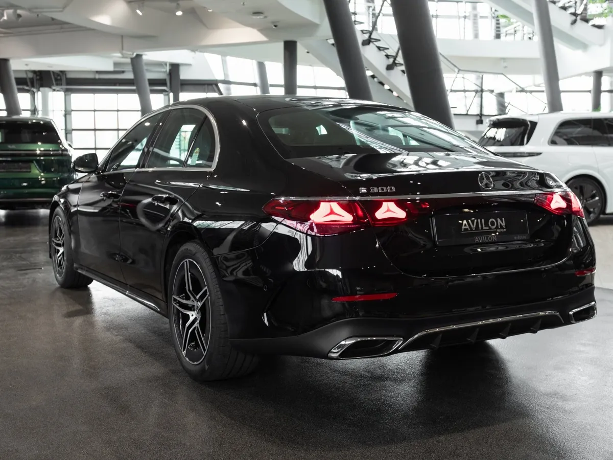 Mercedes-Benz E-Класс E 300 4MATIC (258 л.с.) Черный в АВИЛОН. Слайд №6