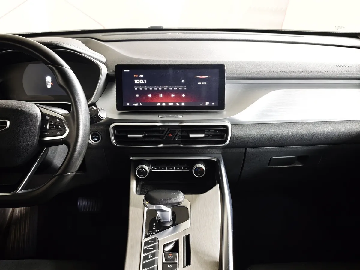 Geely Coolray 1.5T 7DCT 2WD (150 л.с.) Comfort Белый в АВИЛОН. Слайд №8